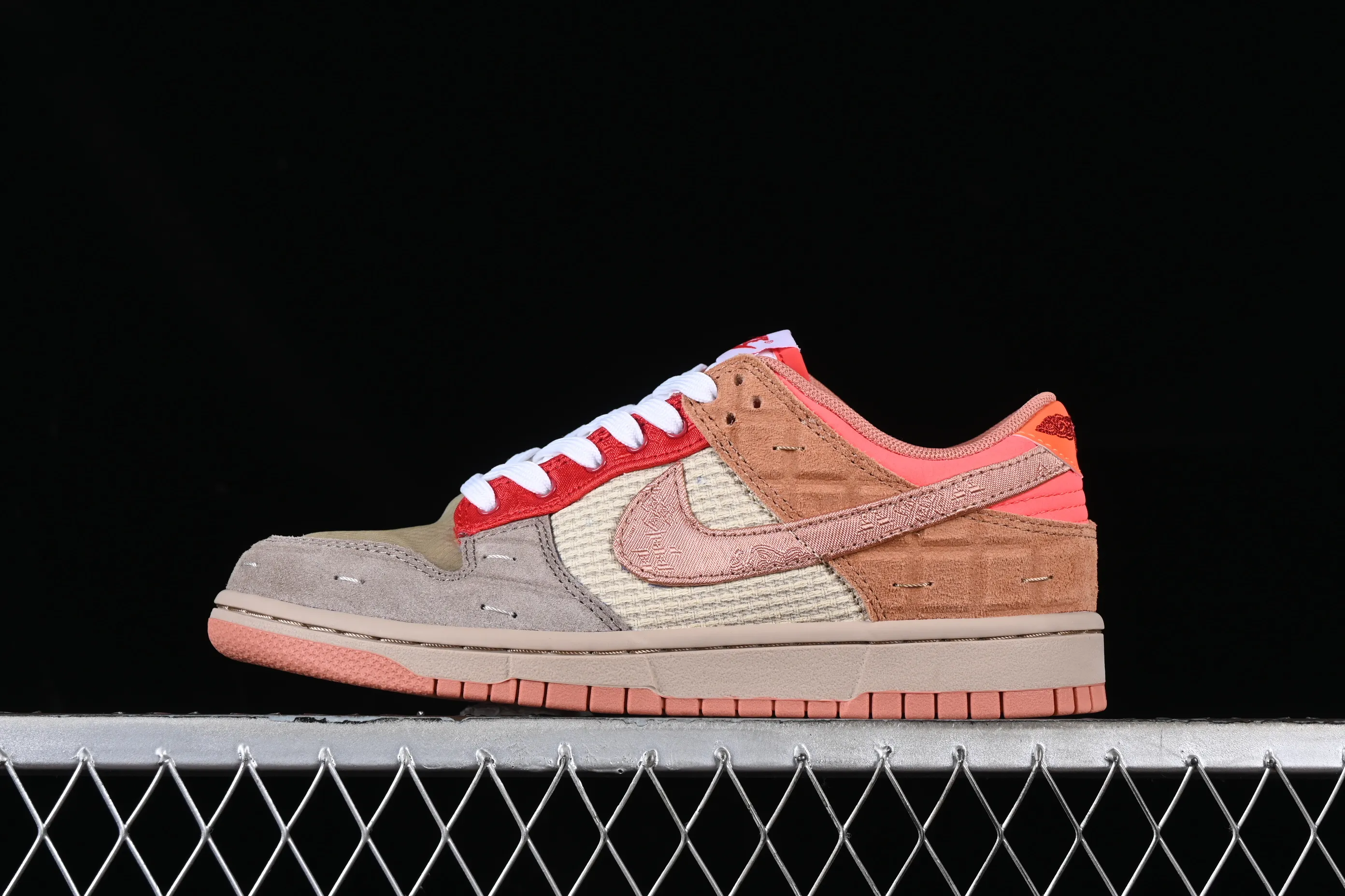 All categories Nk SB Dunk series Nk SB Dunk Low low-top sneakers J version Clot x Dunk Low "What The" joint model Yuanyang color SB low-top casual sneakers FN0316-999